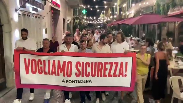 Pontedera, il corteo dei commercianti: Vogliamo sicurezza