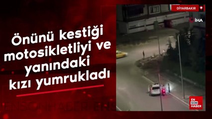 Download Video: Diyarbakır'da önünü kestiği motosikletliyi ve yanındaki genç kızı defalarca yumrukladı