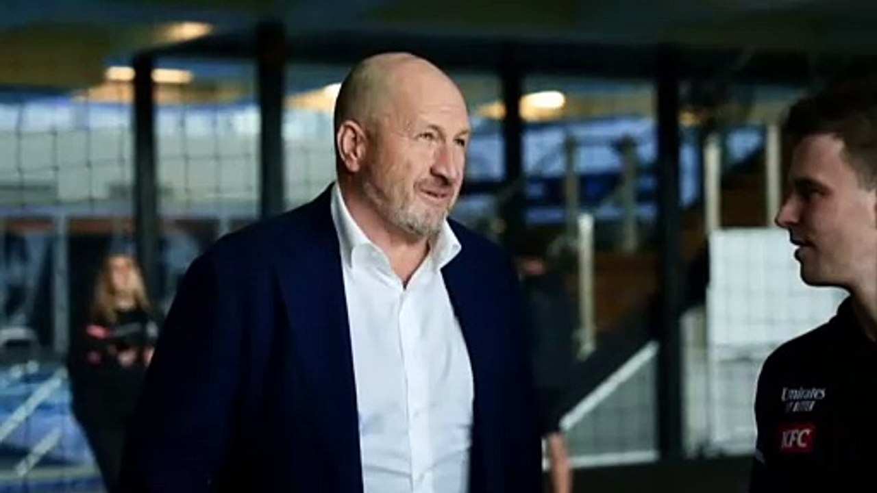Collingwood president has full faith in CEO Craig Kelly, following allegations of racial discrimination