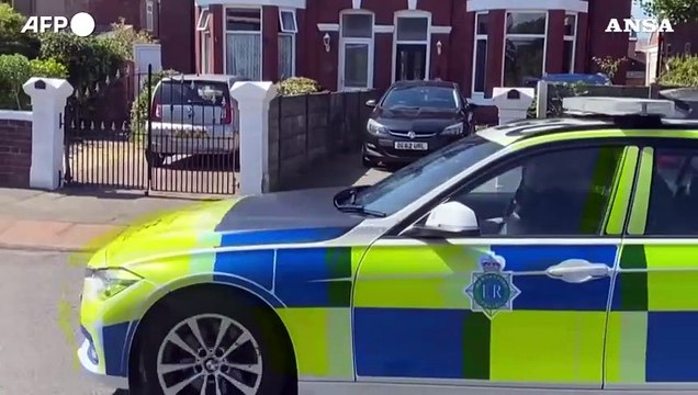 Regno Unito, polizia isola la strada di un accoltellamento con 8 feriti