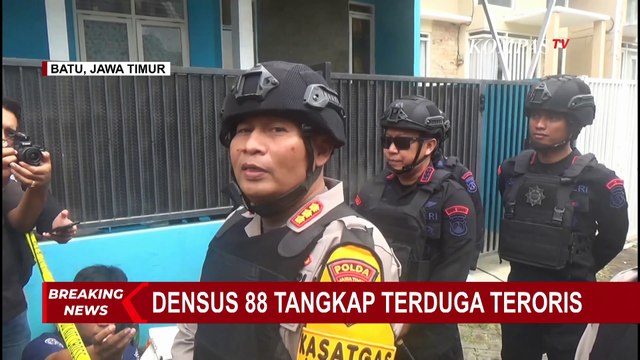 Polisi Lakukan Penggeledahan dan Olah TKP Rumah Terduga Teroris di Batu, Jawa Timur