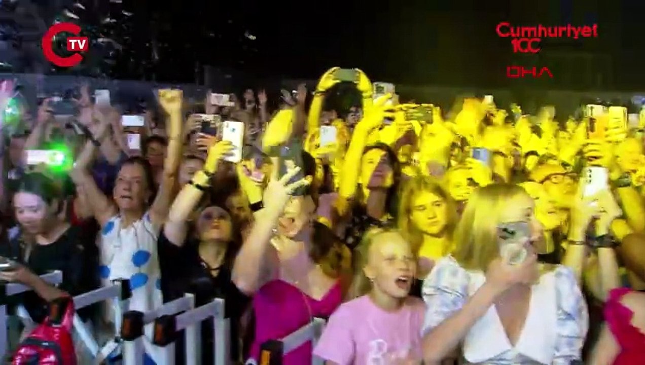 Dünyaca ünlü şarkıcı Ricky Martin Antalya'da konser verdi