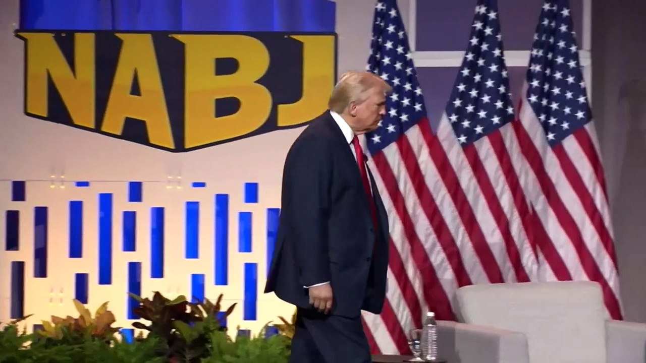 'Auf einmal schwarz': Trump attackiert Harris - sie schlägt zurück