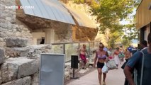 Olympos Antik Kenti, gün yüzüne çıkarılan tarihi kalıntılarıyla turistlerin ilgisini çekiyor