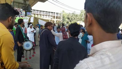 2 admeo ma dance ka muqabala ho gaya tu phir kia howa