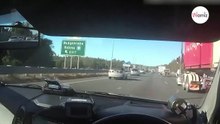 Autobahn-Polizei nimmt sofort die Verfolgung auf, als sie sieht, was im PKW vor sich geht