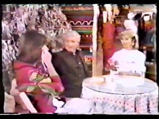 OLIVIA NEWTON-JOHN & PAT FARRAR - The Merv Griffin Show (December 1983)