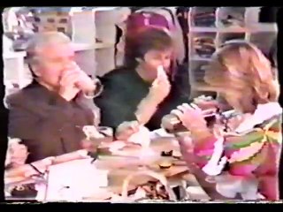 OLIVIA NEWTON-JOHN, PAT FARRAR, HELEN REDDY, TRISTAN ROGERS - The Merv Griffin Show 1 (December 1983)