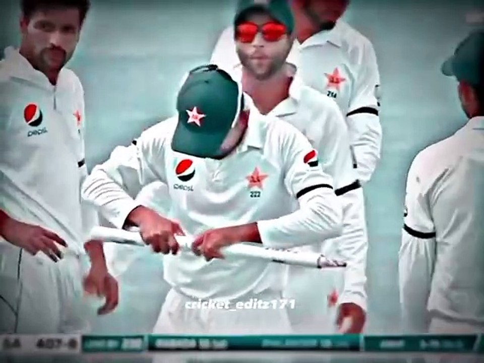 Wicket divided into two parts by M Amir