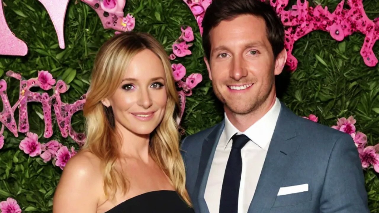 Joanne Froggatt_ Radiant in Pregnancy and Ready for Motherhood