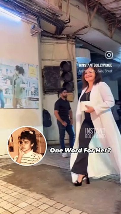 Pooja Bhatt spotted at the movie screening!