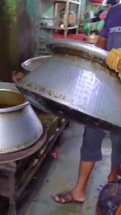 Famous_Chicken_Dum_Biryani )
