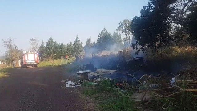 Incêndio ambiental mobiliza Corpo de Bombeiros no bairro XIV de Novembro