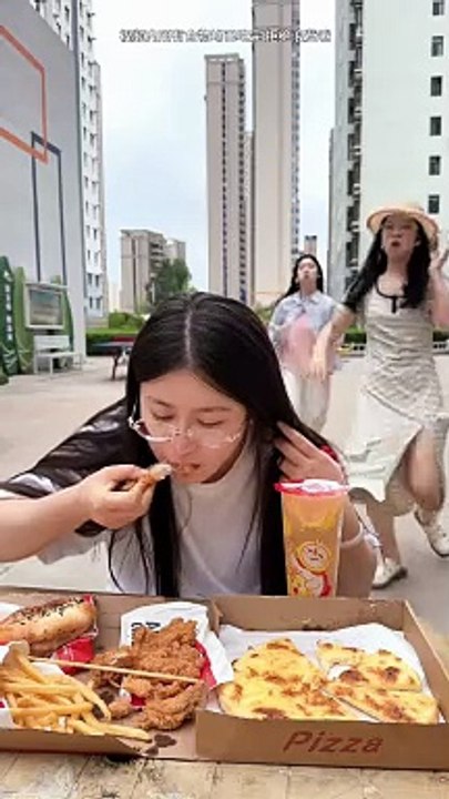 Funny eating challenge. Everyone should try once.