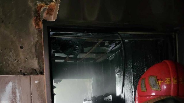 달리던 25톤 트레일러 불... 타이어 과열 추정 / YTN