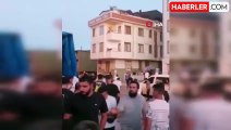 Korkunç iddia mahalleliyi sokağa döktü! Polise ve eve taşla saldırdılar