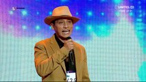 ¿Qué pasó? El imitador de Vico C trajo al escenario sus éxitos musicales, pero lo interrumpen cada vez que canta 