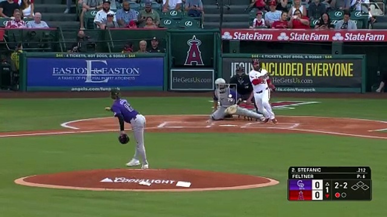 MLB: Ezequiel Tovar saca a relucir su clase con el guante