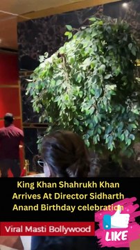 King Khan Shahrukh Khan Arrives At Director Sidharth Anand Birthday celebration Viral Masti Bollywood