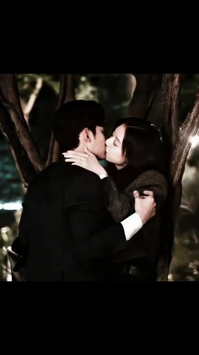 Kim soo Hyun and Kim Ji Won Kissing Scene