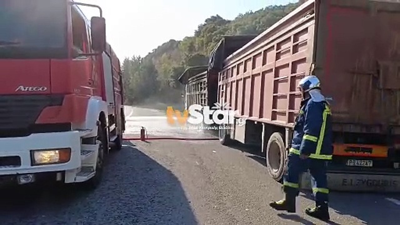 Φθιώτιδα: Φωτιά σε νταλίκα που κινούταν στον Μπ...