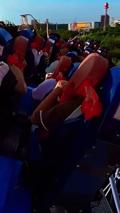 यानक रोमांचकारी सवारी Terrifyingly Thrilling: The Ultimate Roller Coaster Ride #short #viral