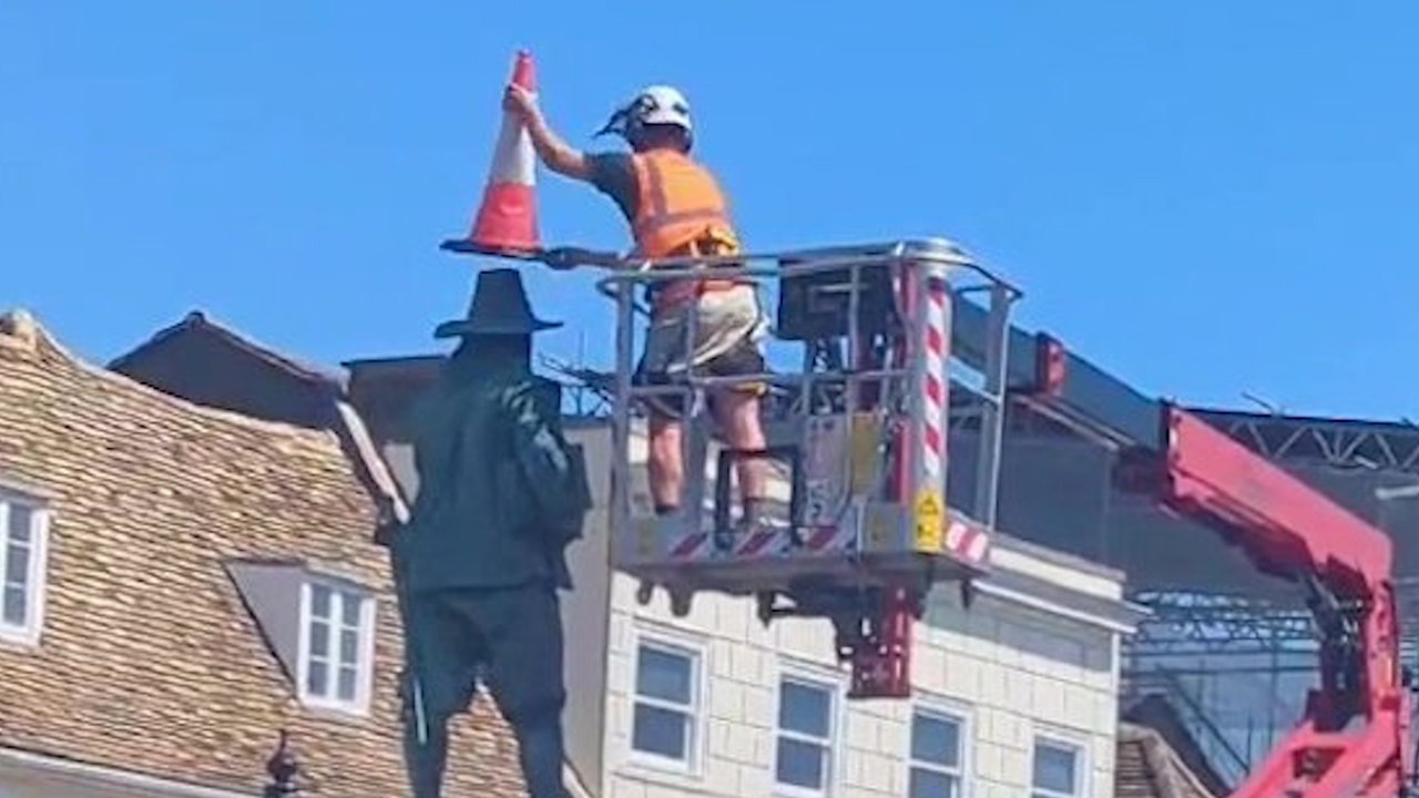 Traffic cone removed from Grade II listed Oliver Cromwell statue after controversy