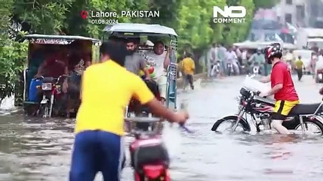 فيضانات عارمة وأمطار غير مسبوقة حصدت أرواح 100 شخص على الأقل في باكستان