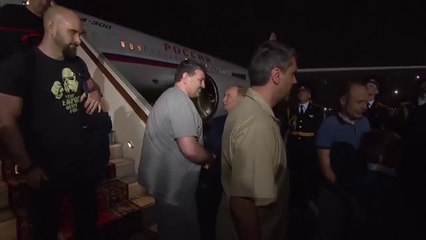 Télécharger la video: La primera imagen de Pablo González tras el intercambio de presos entre Rusia y Occidente