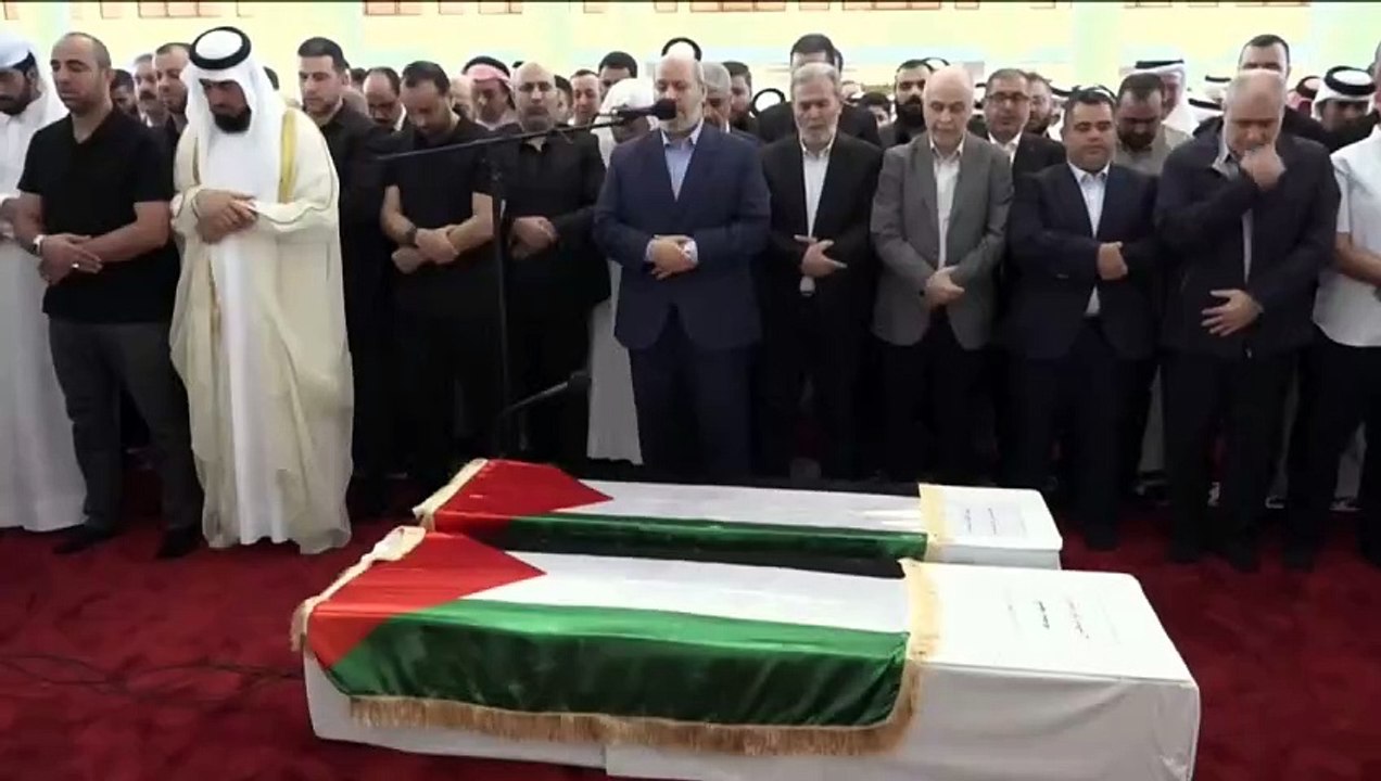 المئات يشيّعون هنيّة قبل أن يوارى الثرى في قطر