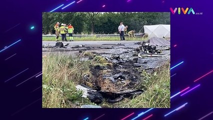 DUAR! Pesawat Jatuh di Jalan Tol, Kepulan Asap Mengudara