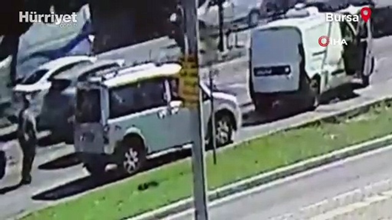 Kız arkadaşıyla birlikte araç gasp ederek sırra kadem bastı