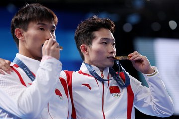 الصين تظفر بذهبية في منافسات الغطس