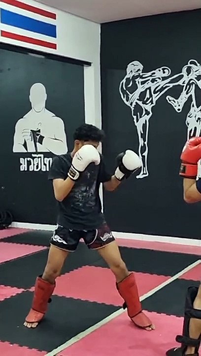 TRAINING MUAYTHAI