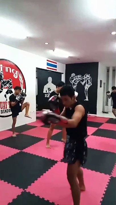 TRAINING MUAYTHAI