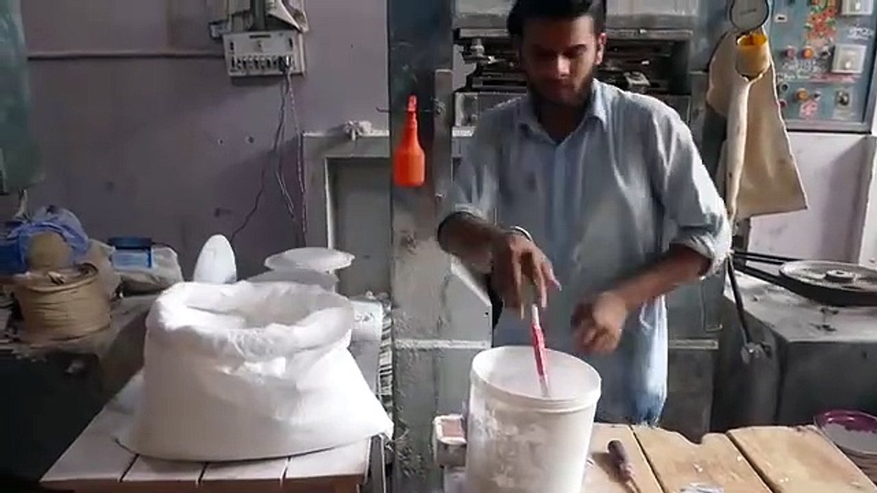 रसोई बनाने के लिए प्लास्टिक प्लेट