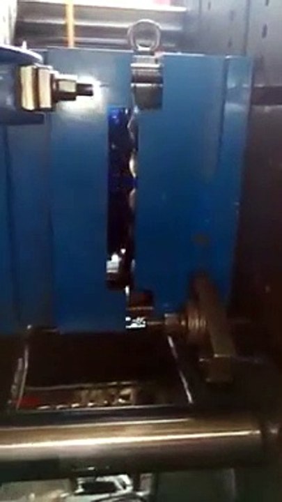 फेसोट्री में प्लास्टिक प्लेट बनाना