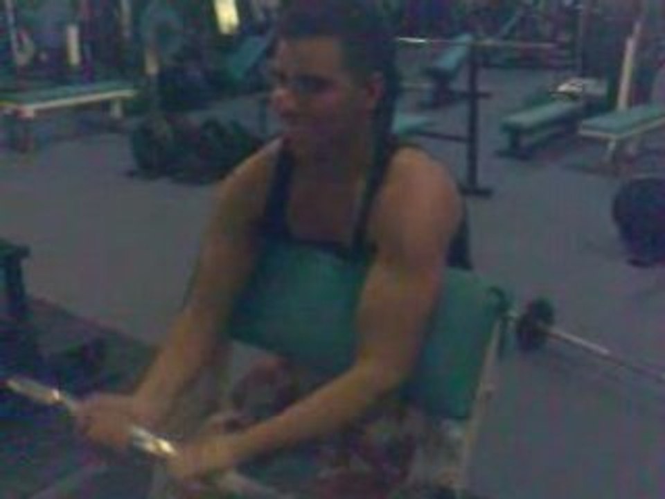 Levo beim tranieren 25 kg bizep difination