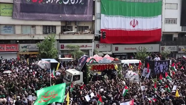 Miles de iraníes asisten al funeral del líder de Hamas con gritos de “muerte a Israel”