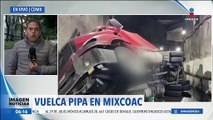 Pipa con agua potable vuelca en Mixcoac, Ciudad de México