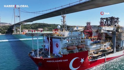 Türkiye’nin sondaj gemisi Abdülhamid Han İstanbul Boğazı'ndan geçerken havadan görüntülendi