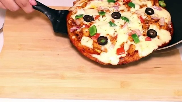 No Bake No Oven Pan Bread Pizza l Unique Suji Pizza Recipe by Kitchen With Amna