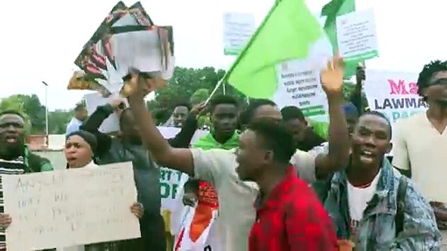 Manifestações contra o custo de vida elevado deixam 13 mortos na Nigéria