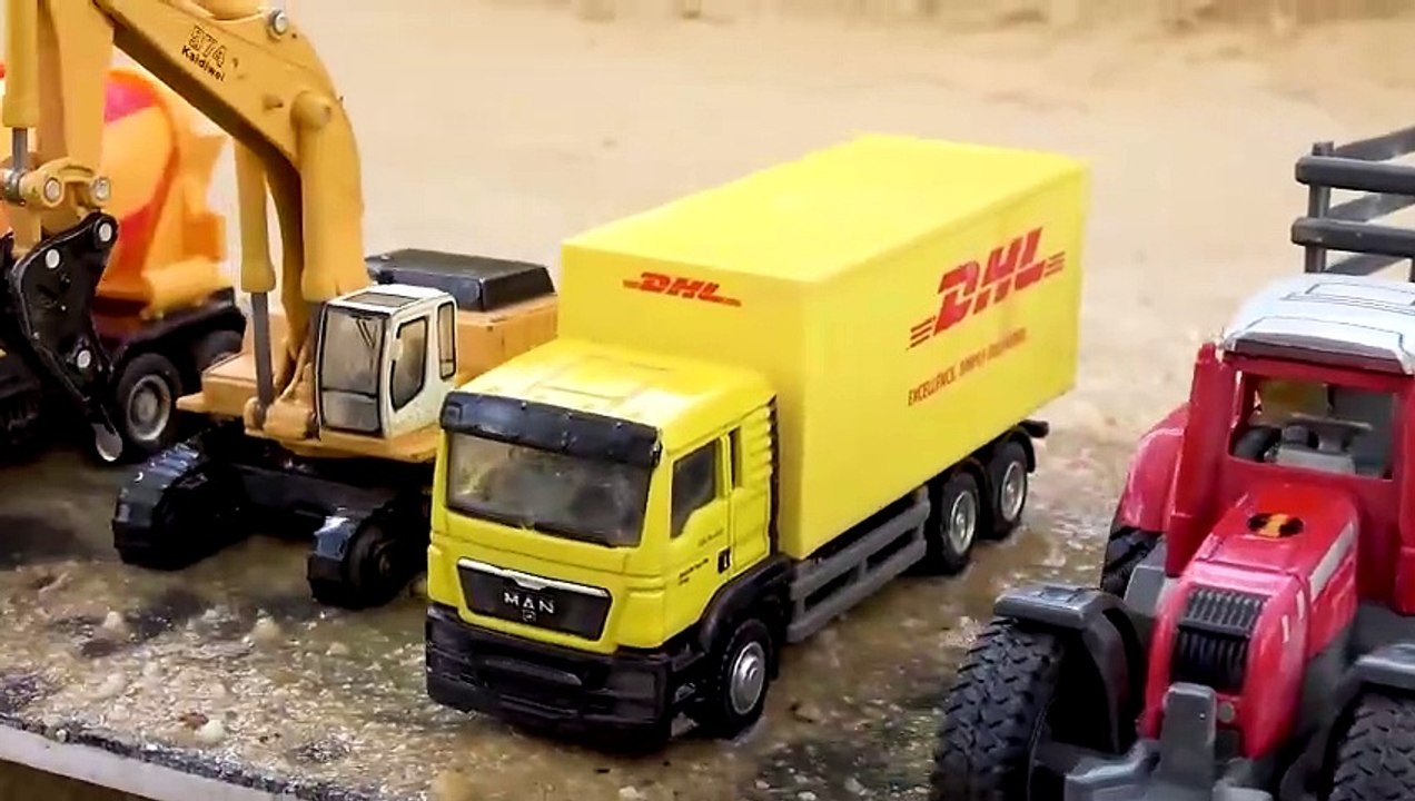Police cars team rescue dump truck - Toy car story