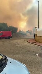 Las llamas cerca de las viviendas a las 15:06. Vídeo cedido por Iris Ramos