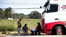 Segundo día de bloqueos de transporte pesado en Bolivia por la falta de diésel