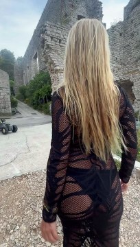 El apasionado beso de Graciela Alfano y su novio en Croacia