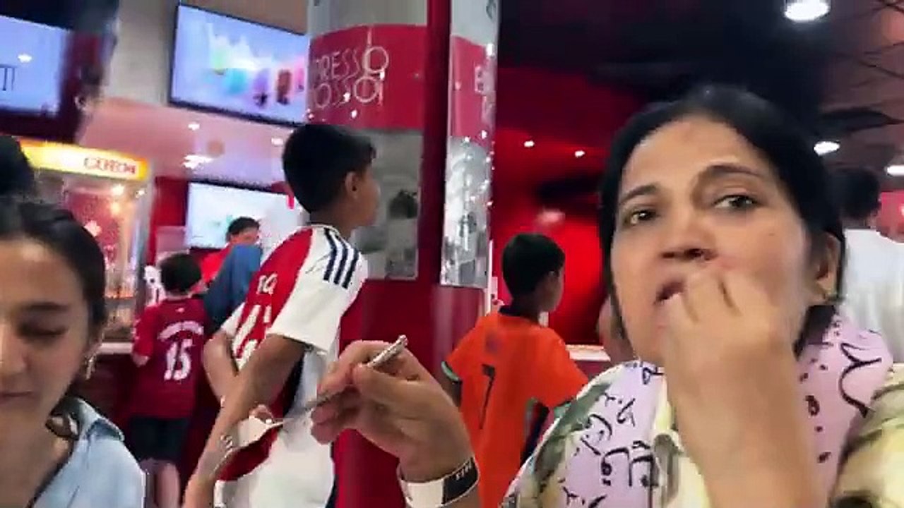POLICE_NY_ARREST_KER_LEA____Mama___Rabia_Rona_Lag_Gai_(360p)