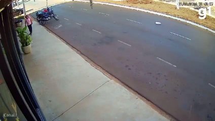 Acosador lanza explosivo en la tienda donde trabajaba su exnovia