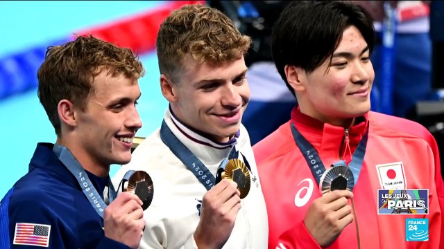 Portrait de Léon Marchand, médaillé d'or quatre fois aux Jeux Olympiques de Paris 2024